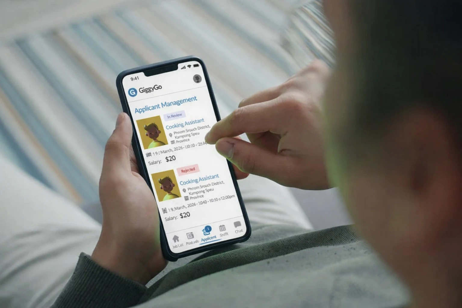 និយោជកកំពុងពិនិត្យបេក្ខជនតាមទូរស័ព្ទ